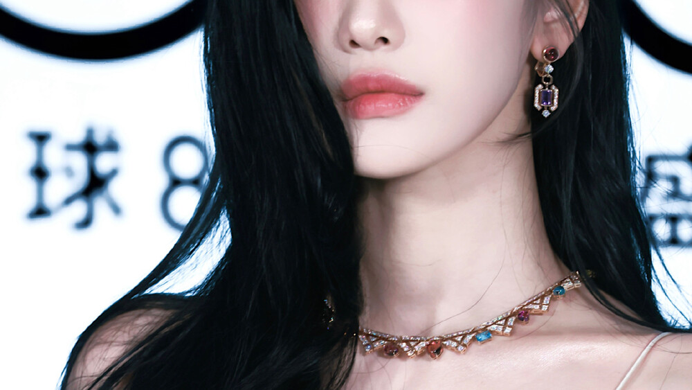 女主橙光素材
@YYYEve
盗图遭天潜