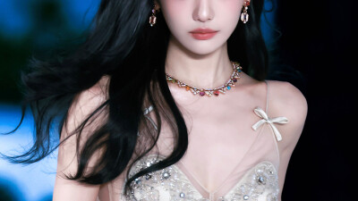 女主橙光素材
@YYYEve
盗图遭天潜