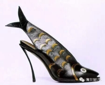 Fish shoe designed by Andre Perugia in the 1930s.