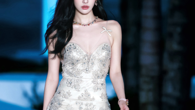 女主橙光素材
@YYYEve
盗图遭天潜