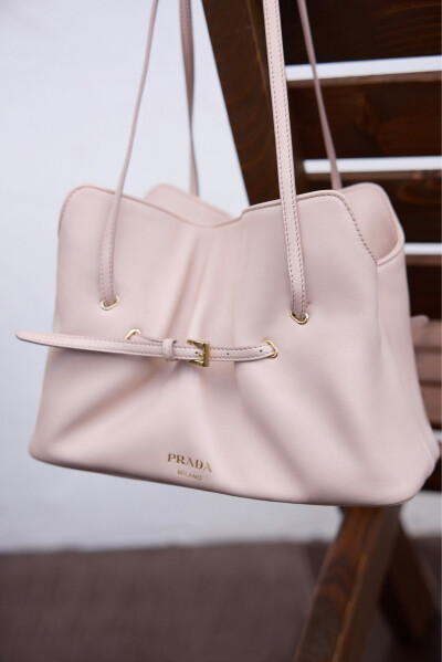 徐若晗
Prada