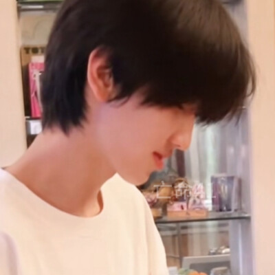 各位，想骗钱的话，可以考虑生产火鸡面味的狗粮，那些鱼味肉味草味的，简直难吃死了。吃了拉肚子也没事，正所谓骗钱骗钱，不就是骗的我这种寡狗吗？