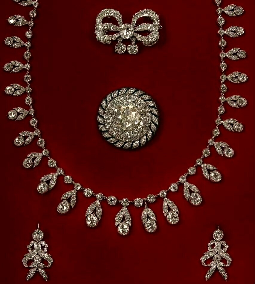 拿破仑滑铁卢遗钻胸针