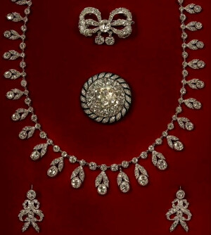 拿破仑滑铁卢遗钻胸针