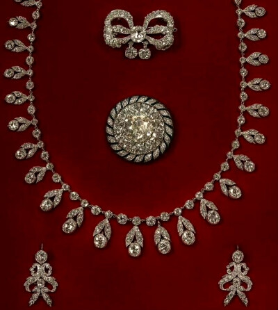 拿破仑滑铁卢遗钻胸针