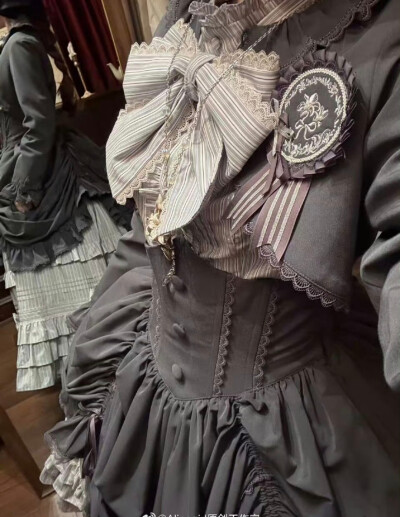 真的超有维多利亚时期公主的感觉哇，这个配色真的很有中古感鸭
#lo#lo安利#lolita