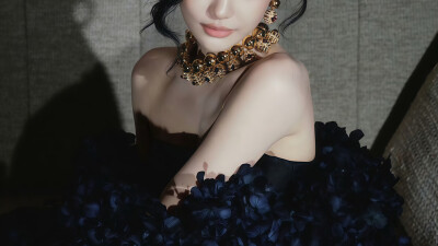 女主橙光素材
@YYYEve
盗图遭天潜