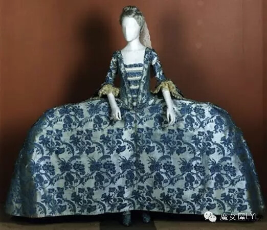 1761 Mantua & petticoat (front), probably worn by Mary Holt, wife of 7th Earl of Haddington to George III and Charlotte's wedding