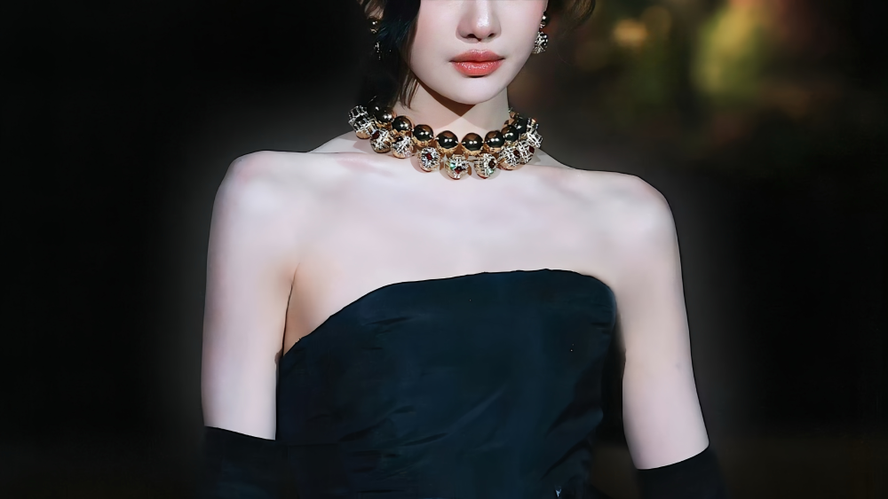 女主橙光素材
@YYYEve
盗图遭天潜