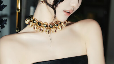 女主橙光素材
@YYYEve
盗图遭天潜