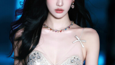 女主橙光素材
@YYYEve
盗图遭天潜