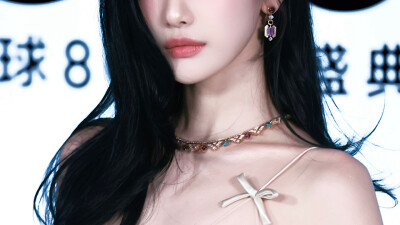 女主橙光素材
@YYYEve
盗图遭天潜