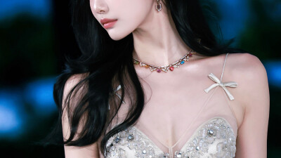 女主橙光素材
@YYYEve
盗图遭天潜