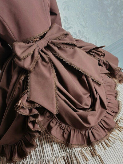 这个维多利亚公爵系列有点东西诶！
好少见这种风格的裙子，太帅了