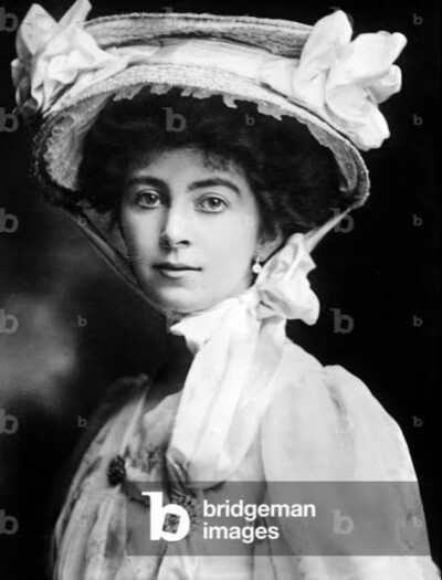 康斯坦丝・埃德温娜・格罗夫纳，英国西北部威斯敏斯特公爵夫人