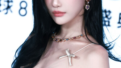 女主橙光素材
@YYYEve
盗图遭天潜