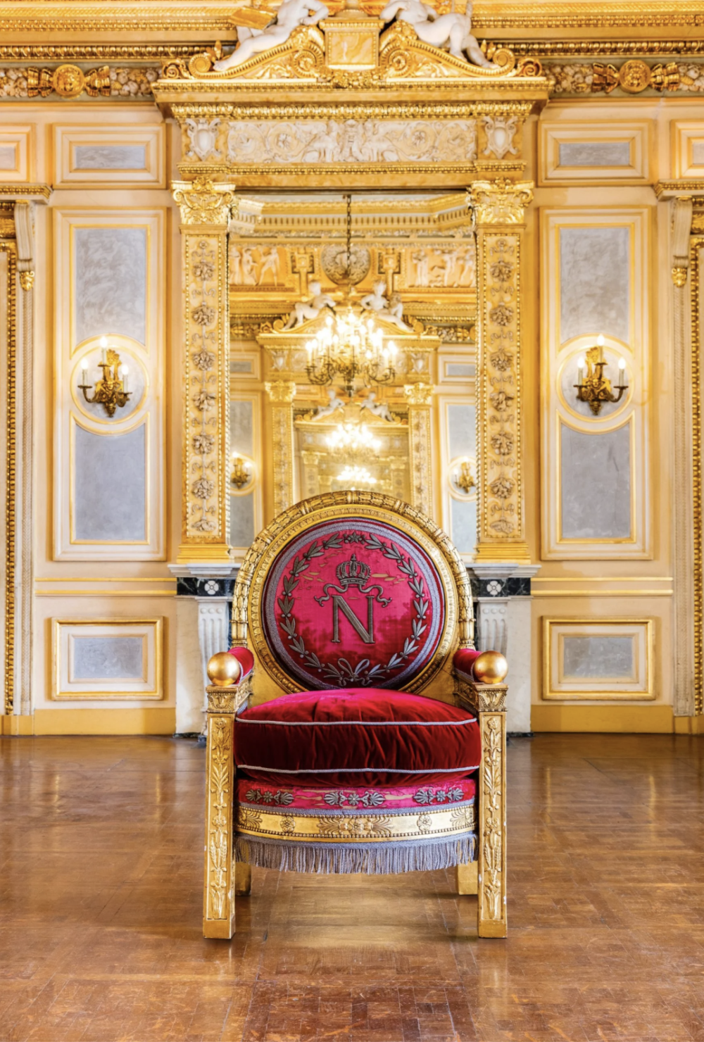 帝国时期镀金木皇家宝座扶手椅，约1805-1815年。