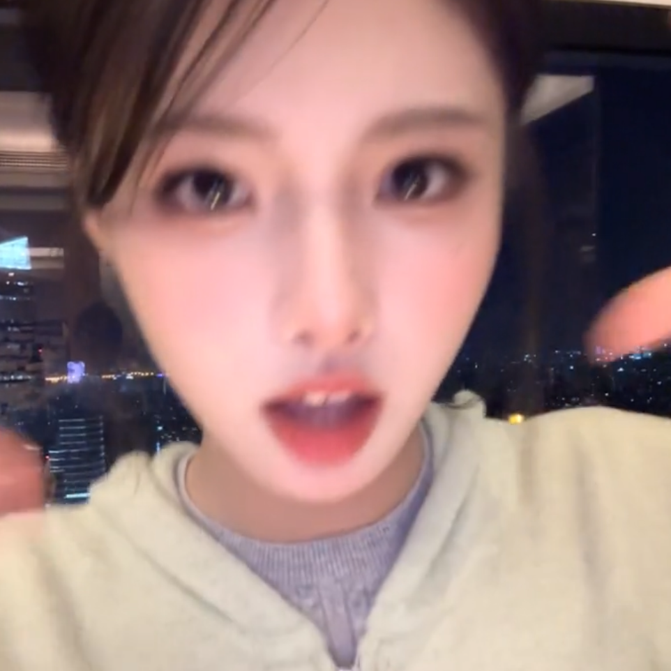 阳光是夏日的囚徒拥抱过期的记忆