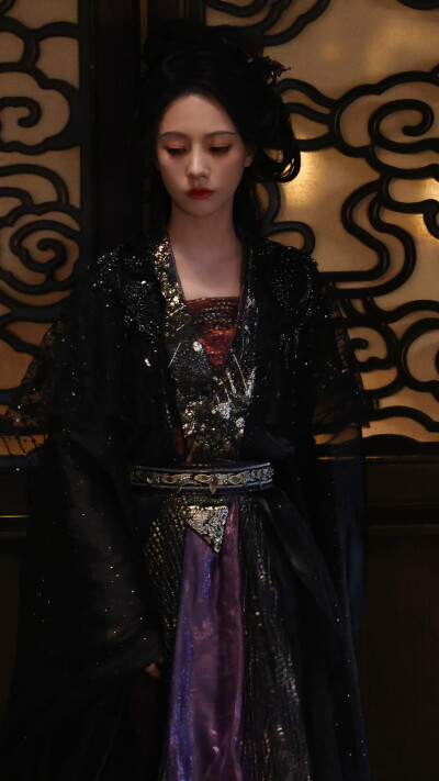 入青云 浮月 朱丽岚