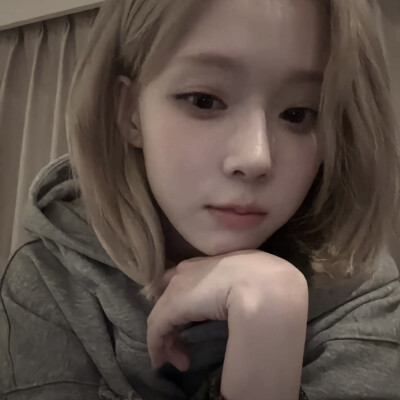 前面那个女孩对你满是崇拜