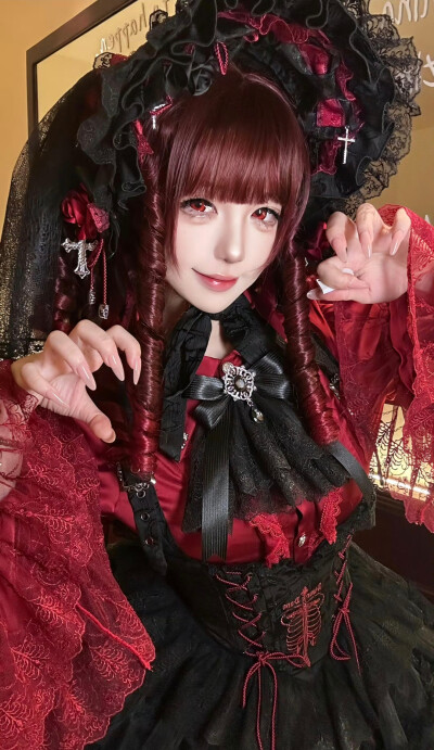 宝宝觉得这个裙子配斗篷好看不！有点想搭配一下斗篷不知道效果怎么样