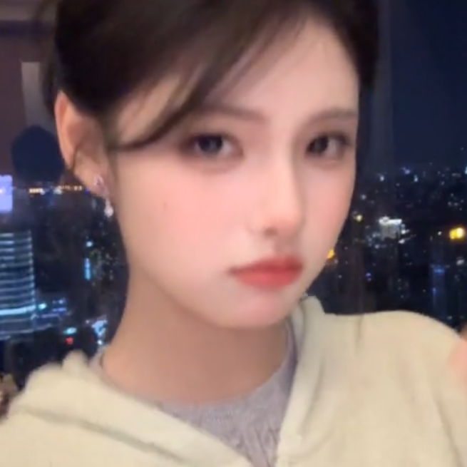 阳光是夏日的囚徒拥抱过期的记忆