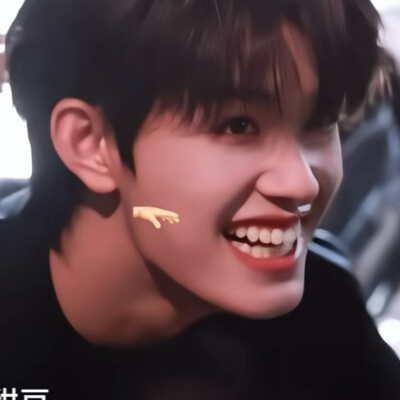 即使有天我握住了整个世界我也只想亲吻你的脸