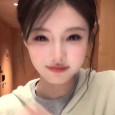 阳光是夏日的囚徒拥抱过期的记忆