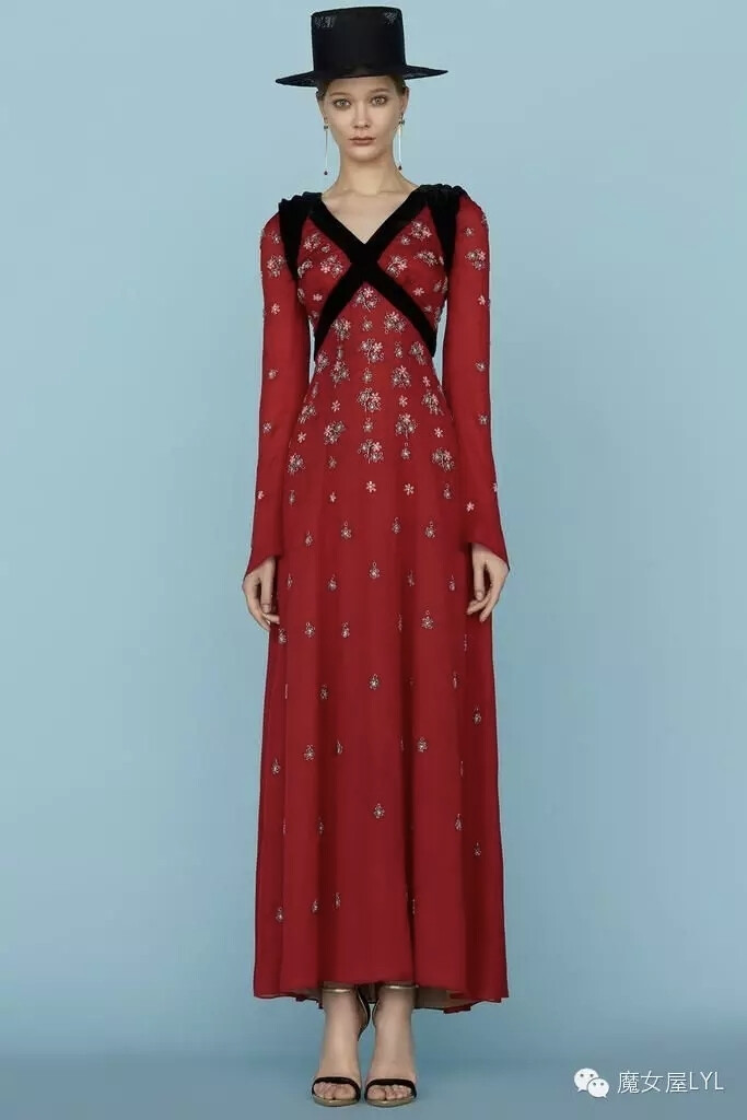 俄罗斯设计师优丽亚娜 瑟吉安科Ulyana Sergeenko Spring 2015 Couture