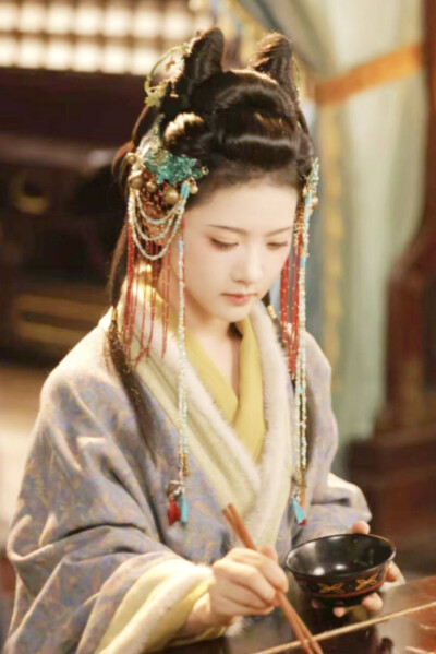 山有木兮木有枝 江初月