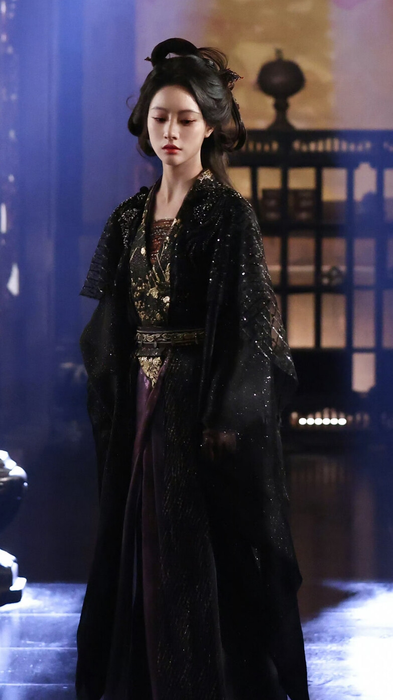 入青云 浮月 朱丽岚