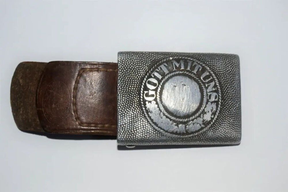 战后时期的德国国防军腰带扣。