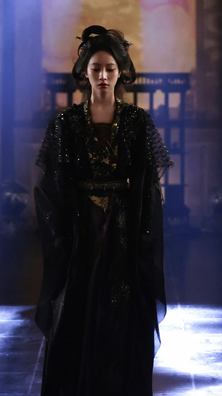 入青云 浮月 朱丽岚