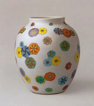 ▲ 斗彩团花纹罐 清雍正 故宫博物院藏
