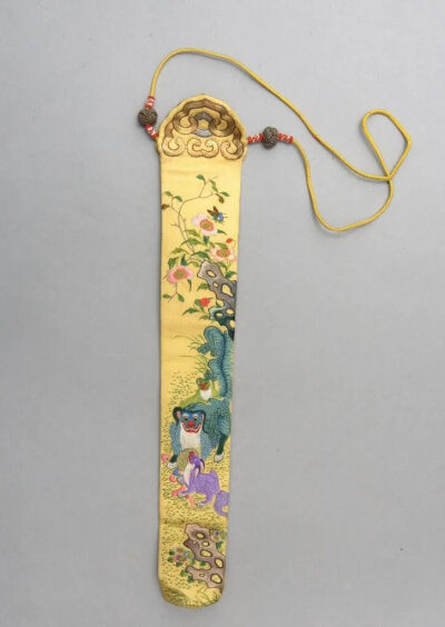 黄色缎绣太狮少狮百鸟朝凤活计清光绪皇帝御用佩饰 故宫博物院藏