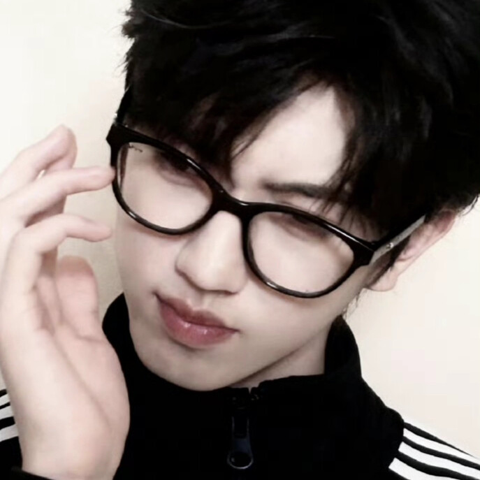 阿迪眼睛男系列