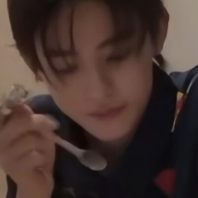 严成玹你的刘海为啥这样