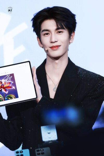 cr.PUPPY1230丨张凌赫