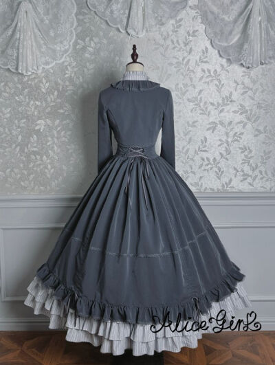 好喜欢这个版型和颜色啊！！
超级美貌的好嘛#吃我一波Lolita安利 #Lolita日常