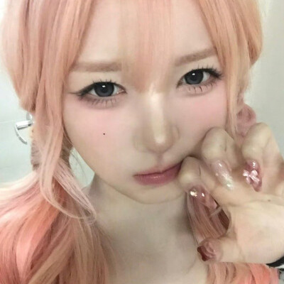 想念一个粉毛女子