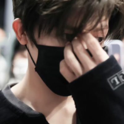 我本想大声斥责但他真的好香