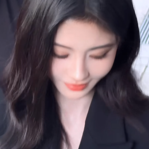 你的眼尾痣是巴黎雨夜的第七道绝弦