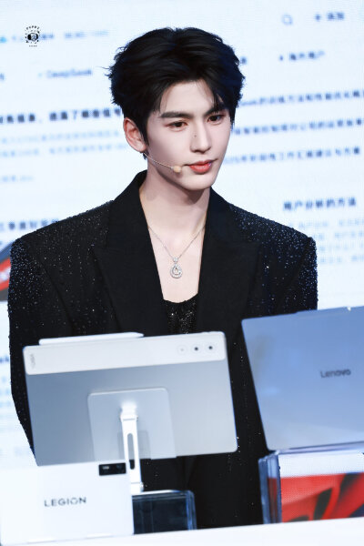 cr.PUPPY1230丨张凌赫