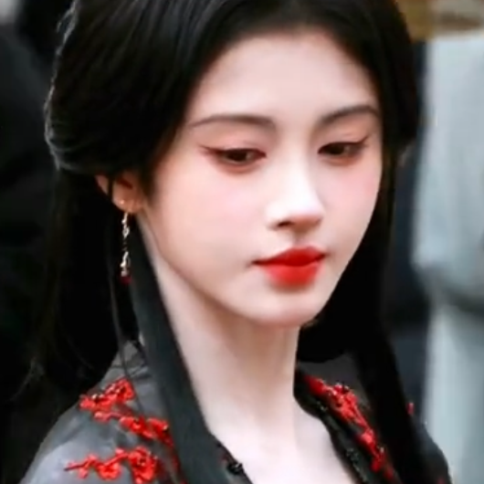 吻痕染着痛苦的烙印黑夜是无解的命题