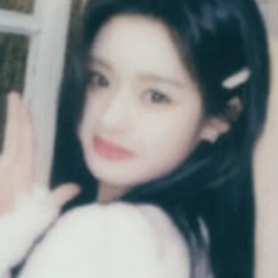 灰色的泪水截断我所有的妄想，隔着朦胧寻找穿透迷雾的你。