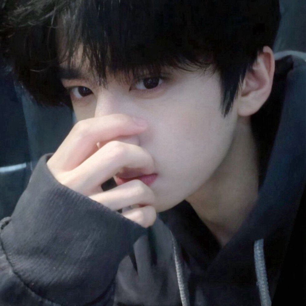 在下ai了组喜欢的zkl和mbq勉强凑情头奈何技术太差修不到一个色调TT用就收单吧宝宝们