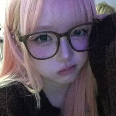 想念一个粉毛女子