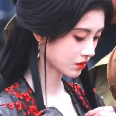 吻痕染着痛苦的烙印黑夜是无解的命题