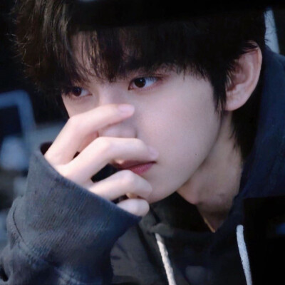 在下ai了组喜欢的zkl和mbq勉强凑情头奈何技术太差修不到一个色调TT用就收单吧宝宝们