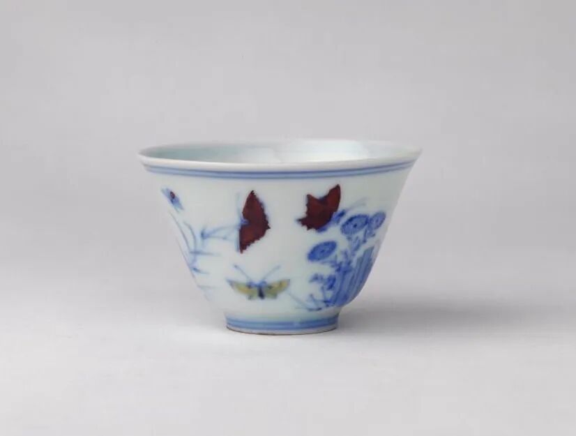 斗彩三秋杯，明成化，故宫博物院藏